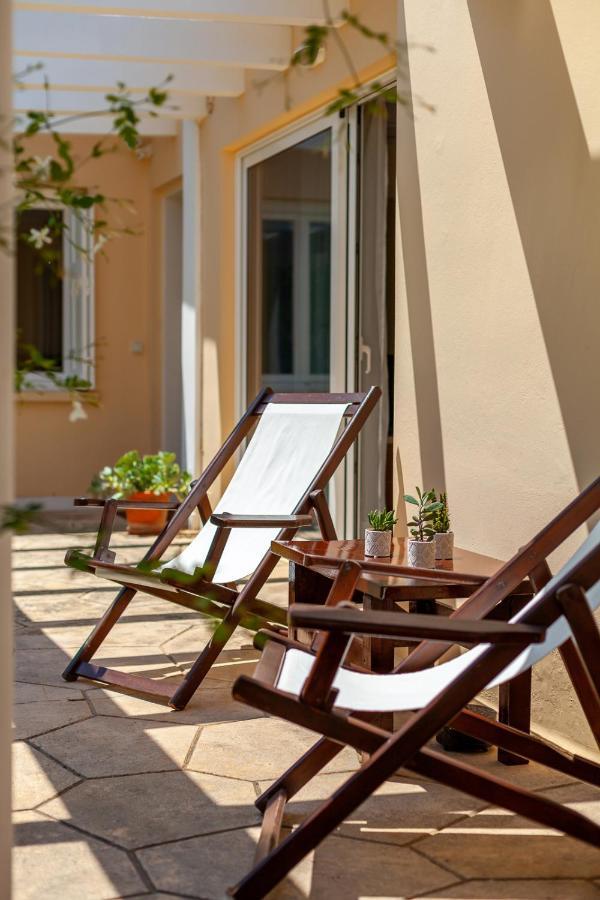 Beach Front House Kalamaki Bungalow Kato Galatas Exterior photo